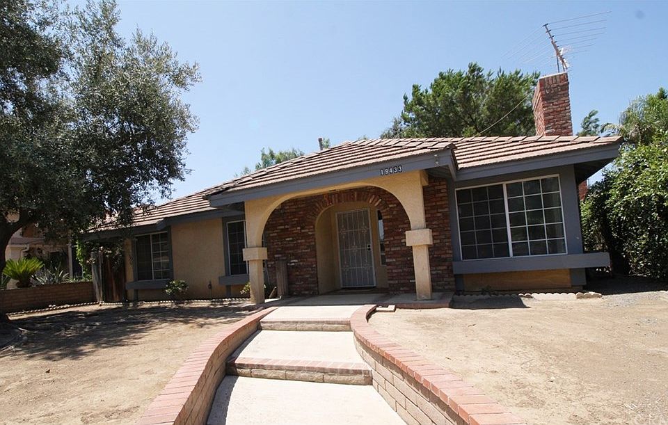 1st image of 19433 Envoy Ave
