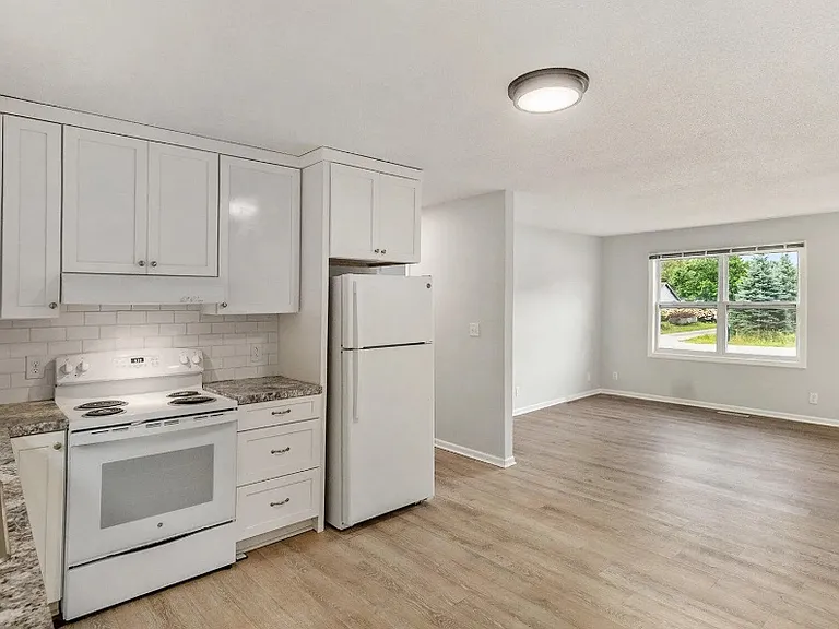 16253 Taft Rd — Photo 4