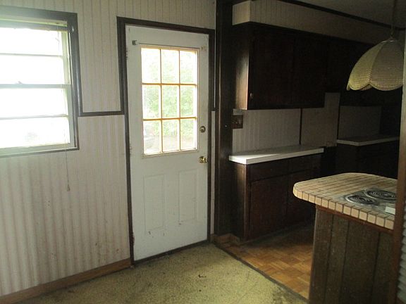 5th image of 9 Roanoke Dr