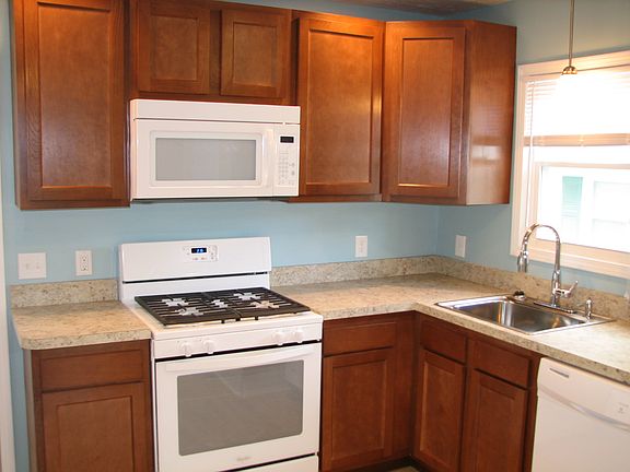 2nd image of 578 Essex St