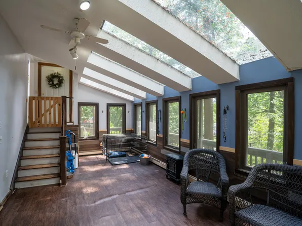 20 Deer Park Road, Simsbury, CT 06089