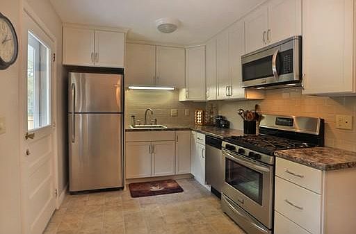 4th image of 3 Sullivan Dr
