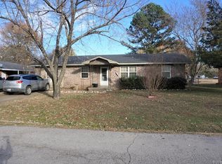 604 S 1st St, Henryetta, OK 74437