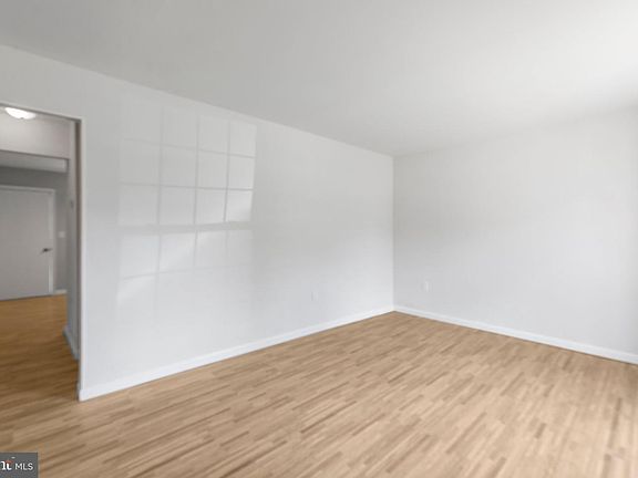 5th image of 929 Bellows Ave