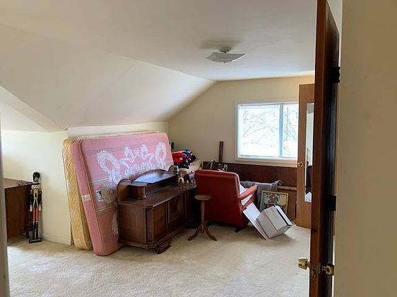 5th image of 217 N 1st St