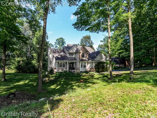 10183 Silver Lake Rd, Brighton, MI 48116