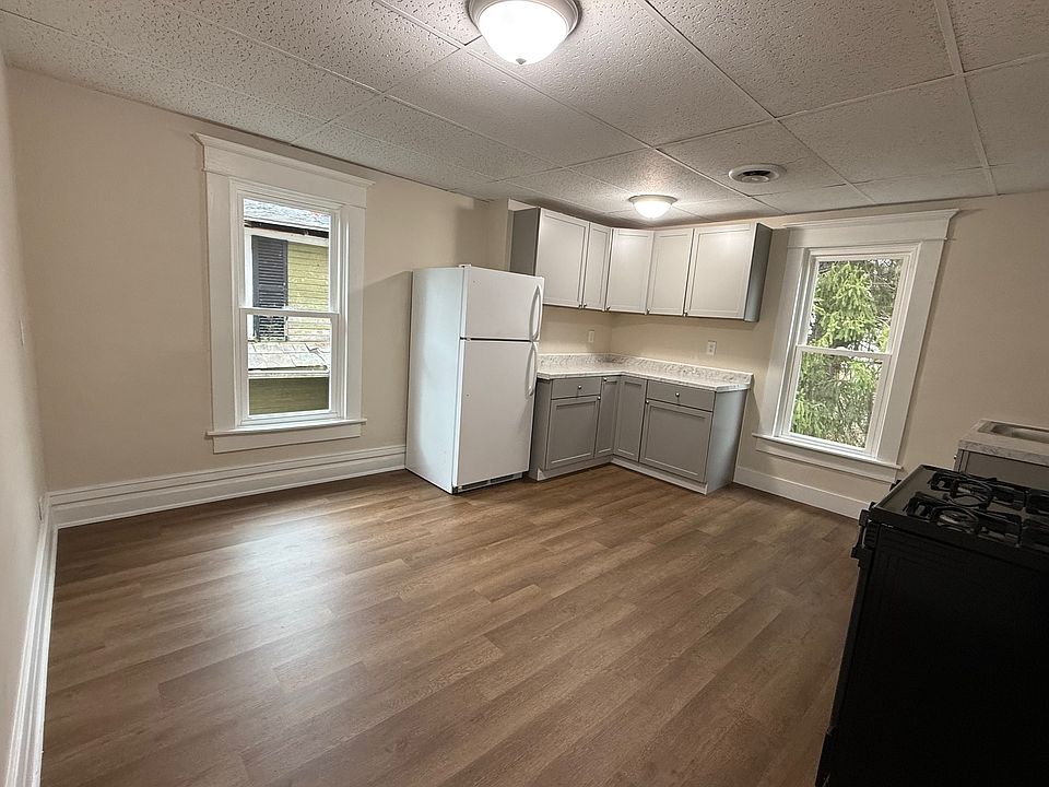 1st image of 528 1/2 Front St #1/2