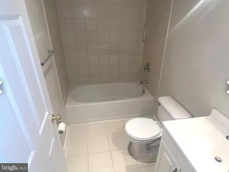 9241 Greenshire Dr — Photo 9