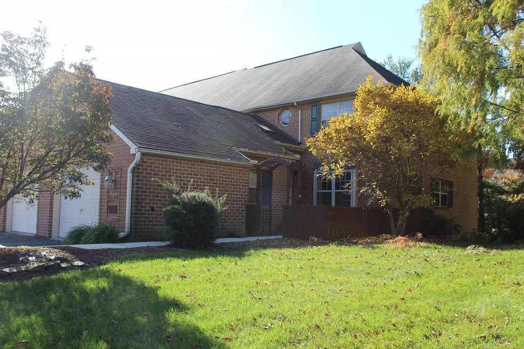 219 Pine Bridge Ln photo 1