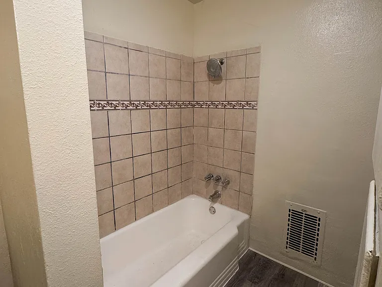 6515 S Victoria Ave #3 — Photo 8