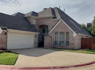 200 Arbor Creek Dr, Euless, TX 76039