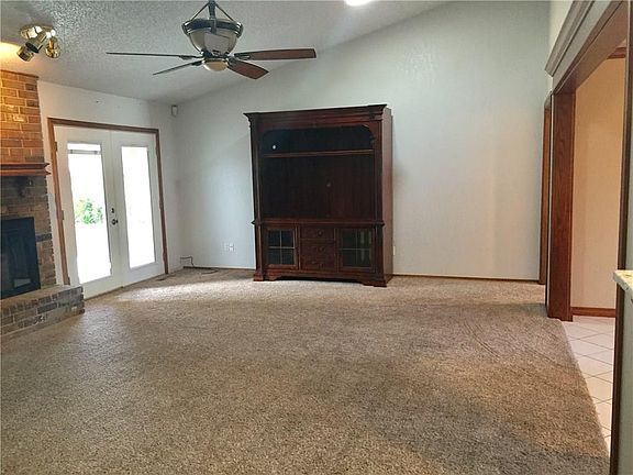2nd image of 305 E Meade Dr