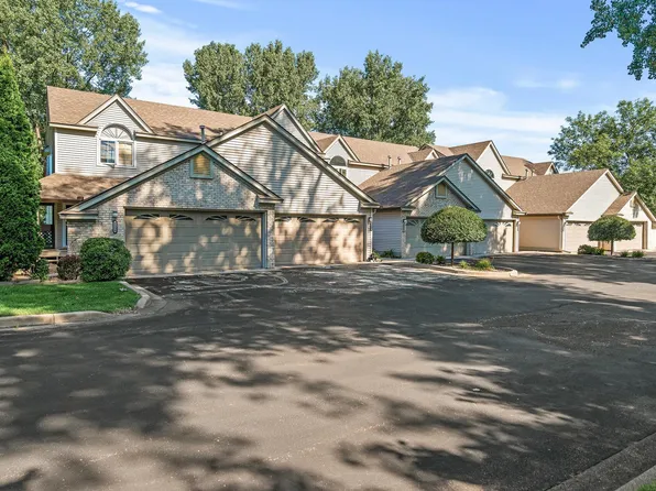 9864 Palm St NW, Coon Rapids, MN 55433