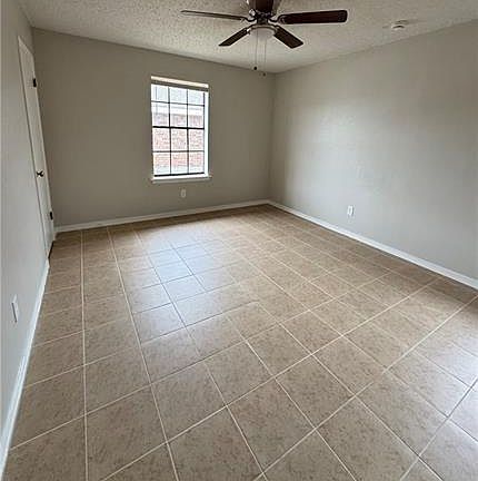 3rd image of 909 Linda Ln APT C