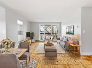 32 Ontario St, Kingston, ON K7L 2Y1