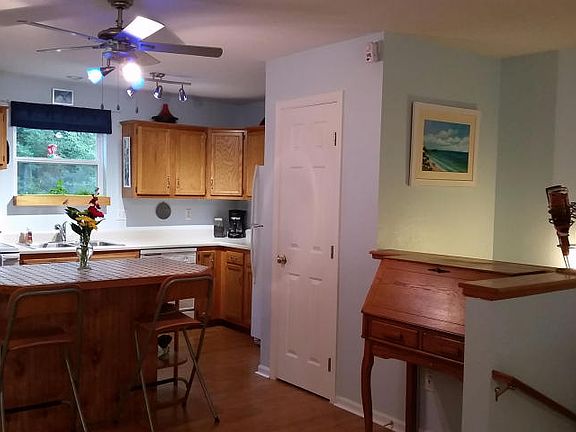 4th image of 325 W Fennville St