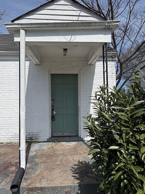 1st image of 1009 Broadmoor Dr #B