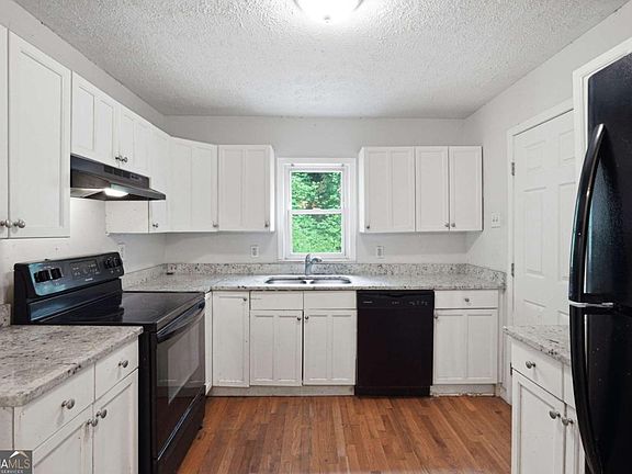 3rd image of 3549 Tulip Dr