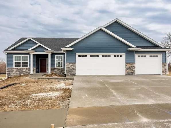 3002 Prairielight Ct, Hiawatha, IA 52233