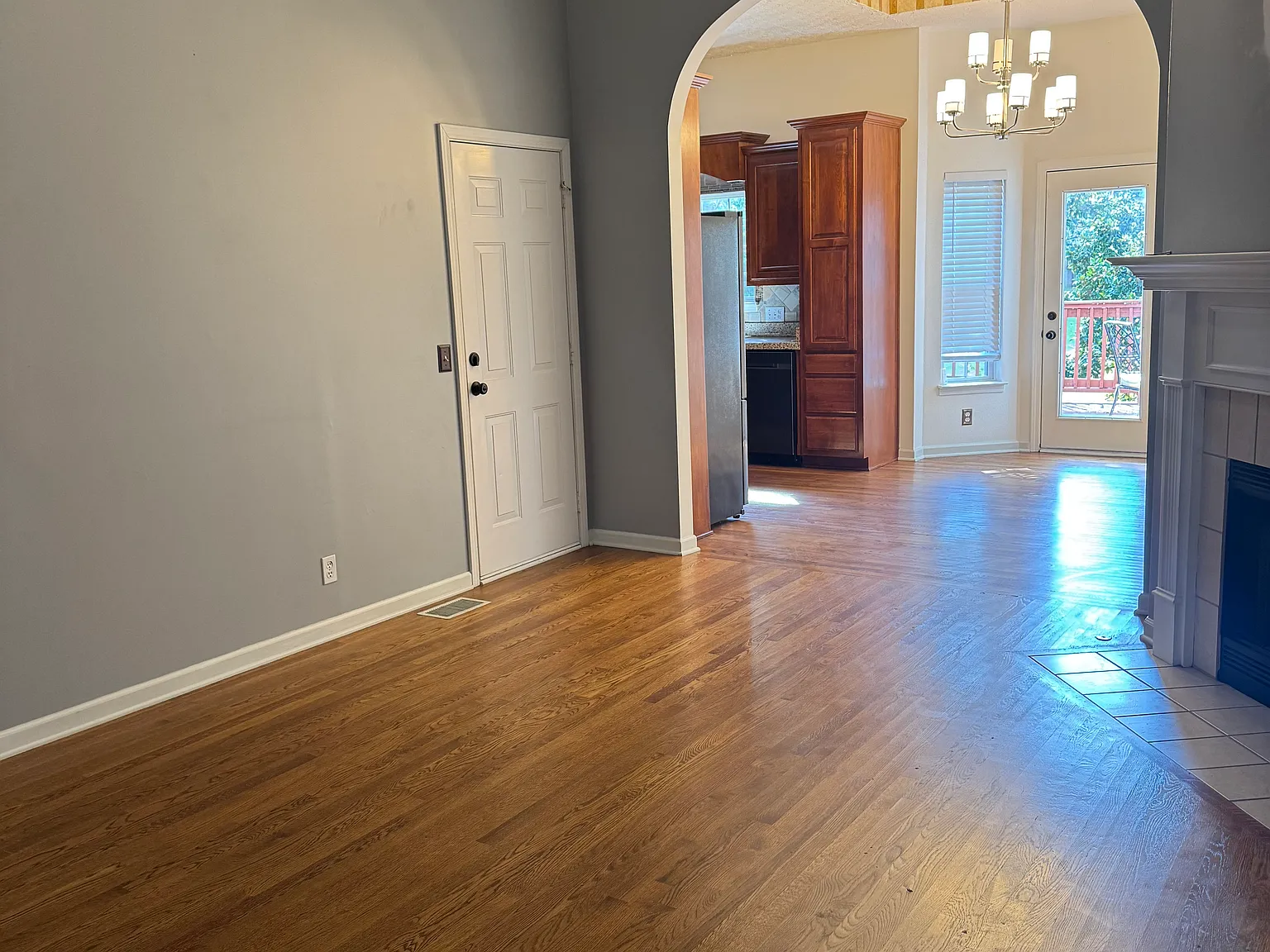 3 bed, 1408 sqft, $1,895 — Photo 2
