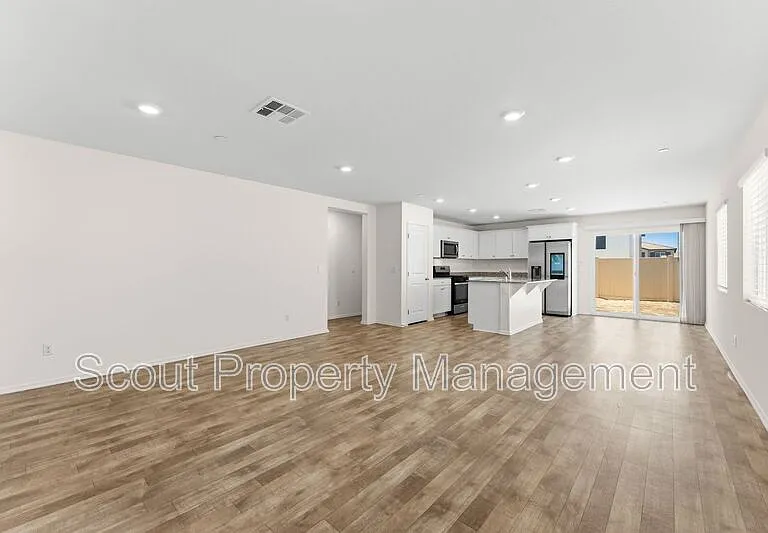 28841 Cutlass St — Photo 5