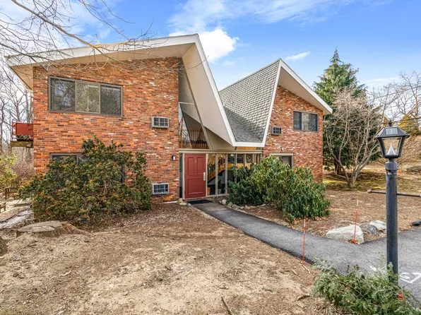17 Ridge Rd APT 2, Lincoln, MA 01773