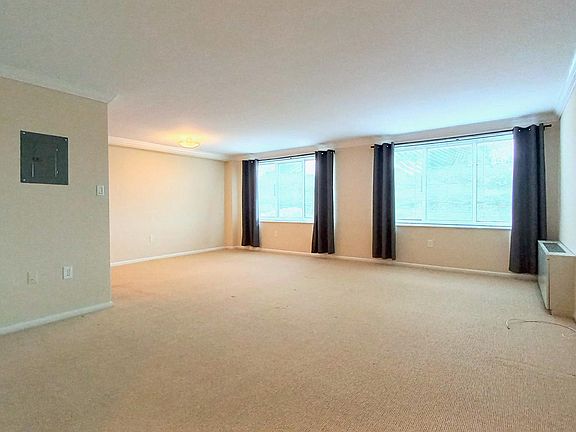 2nd image of 10201 Grosvenor Pl APT 905