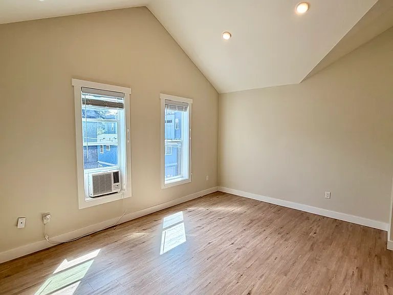 1609 E Columbia St #4 — Photo 3
