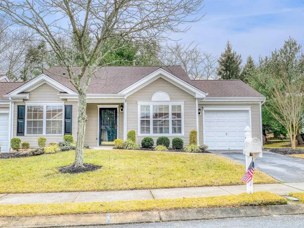 670 Chancery Ln, Absecon, NJ 08205