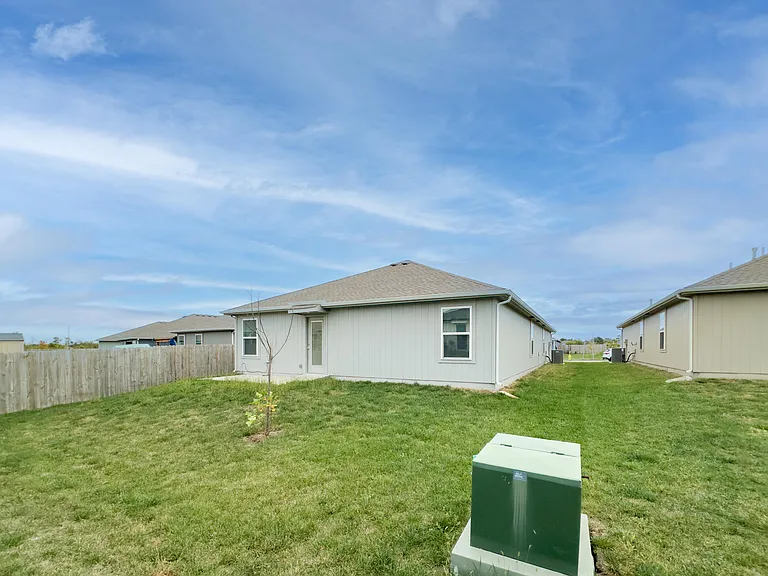 622 N Pecan St — Photo 25