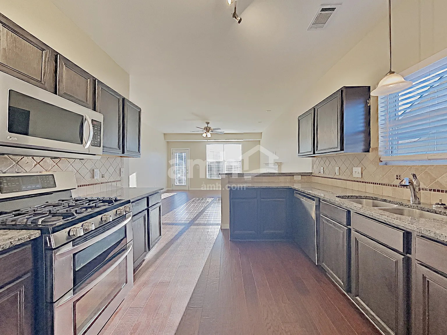 4 bed, 3.0 bath, 2465 sqft, $2,630 — Photo 3