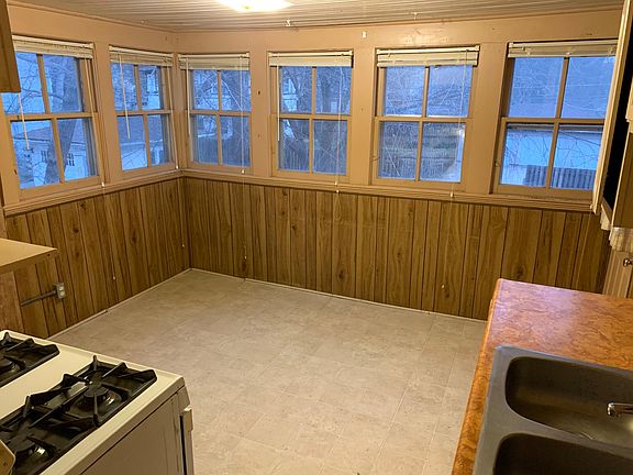 4th image of 1727 B St APT 4