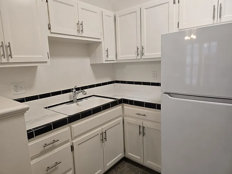 650 S Cloverdale Ave #8 — Photo 6