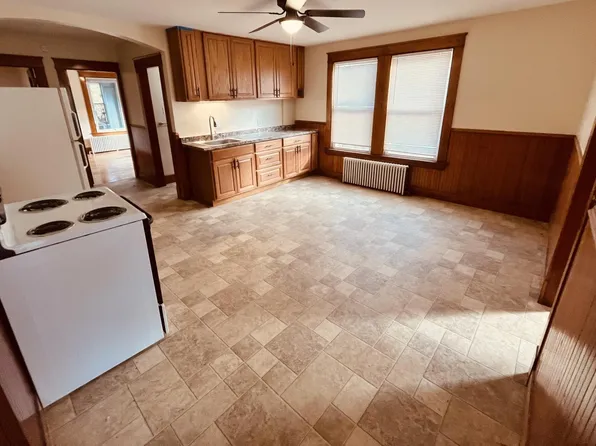 122 2nd St Floor 3, Auburn, ME 04210