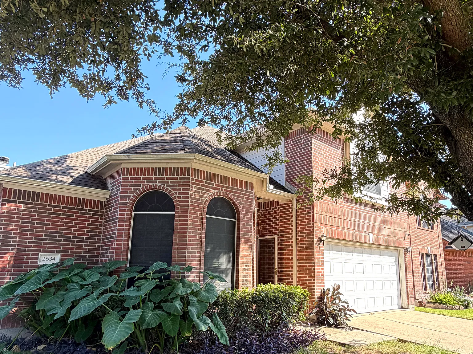 3 bed, 2.5 bath, 1989 sqft, $2,300 — Photo 1