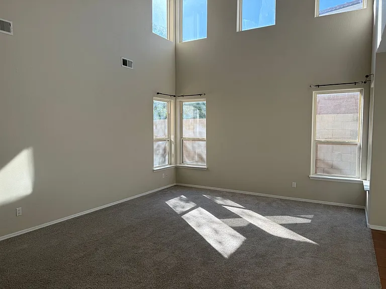 6202 Sierra Nevada Cir NW — Photo 2