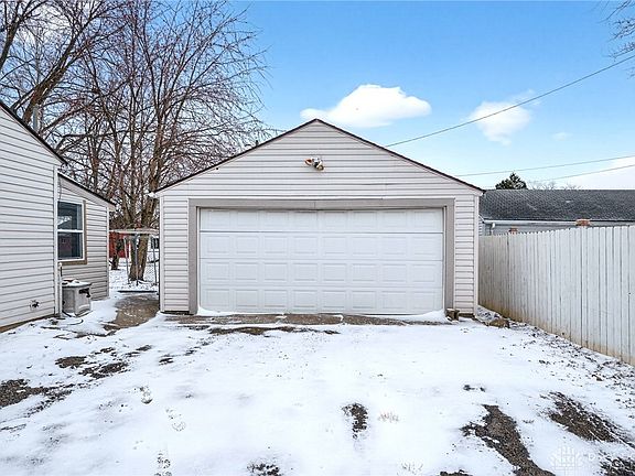 3rd image of 112 Colebrook Dr