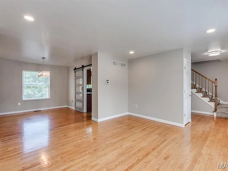340 Emmanuel Ct — Photo 8