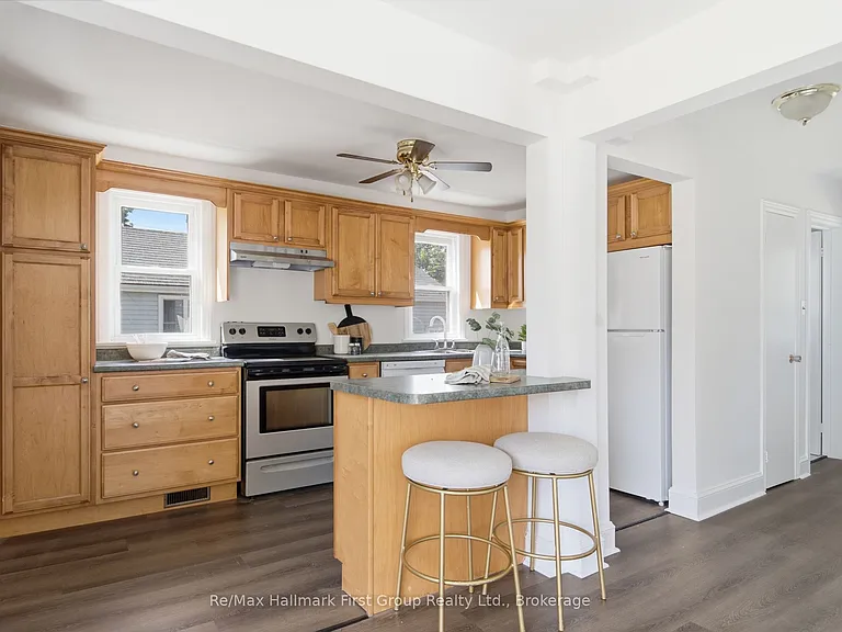 573 Sinclair St — Photo 7