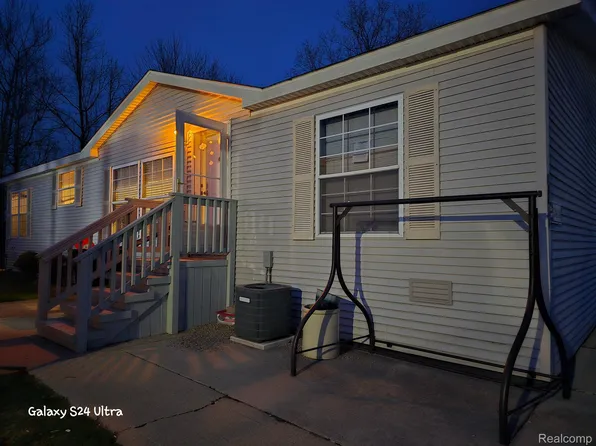 10414 N Park Ln, Casco, MI 48064