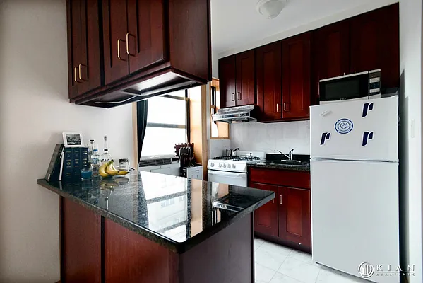 Rented by Kian Realty | media 18