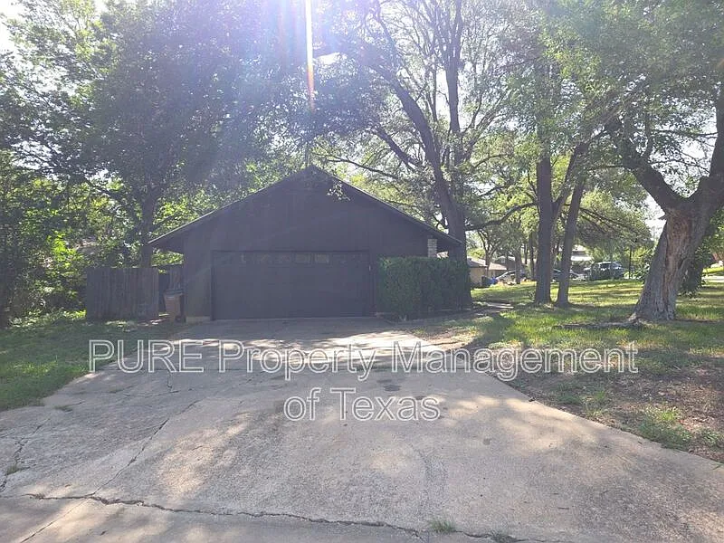 3 bed, 2.0 bath, 1145 sqft, $1,750 — Photo 3