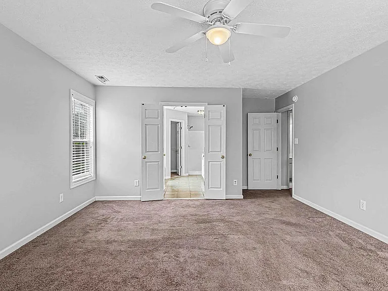 209 Lansing Ct — Photo 25