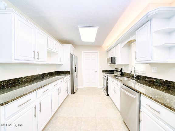 4th image of 2517 PALM Avenue