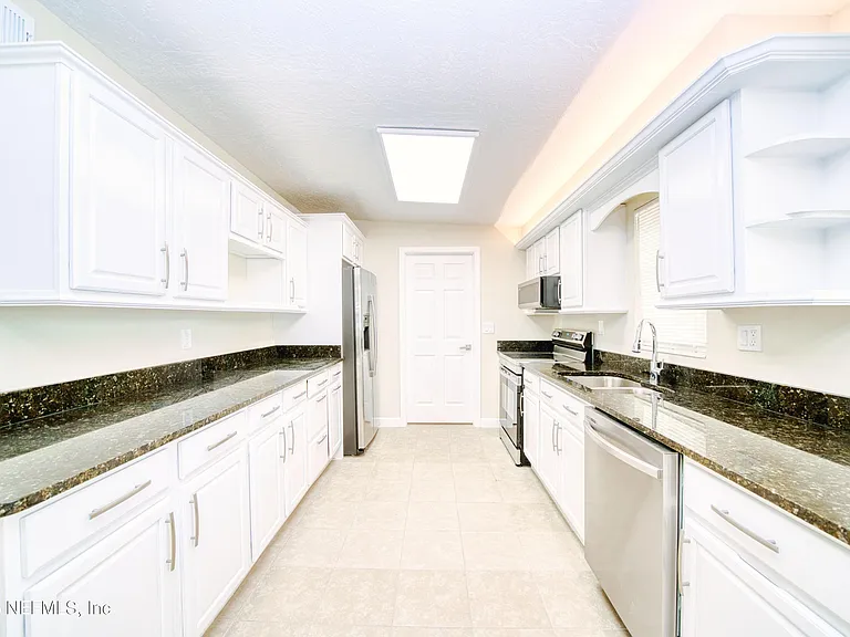 2517 Palm Ave — Photo 6