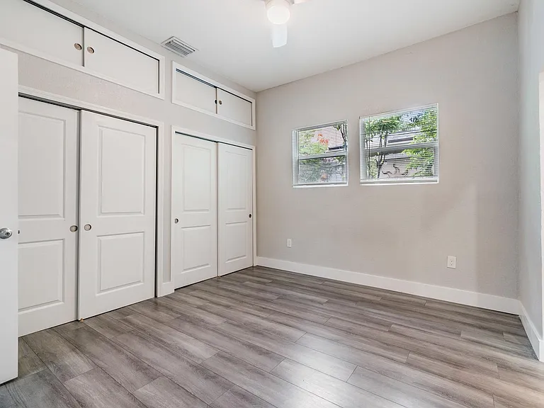 2321 W Green St — Photo 24