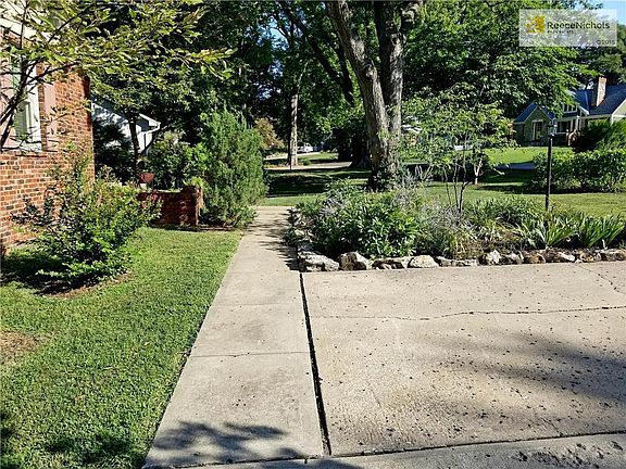 4th image of 1924 S Lake Dr