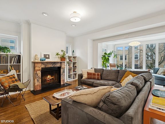 2nd image of 914 W Carmen Ave #3E