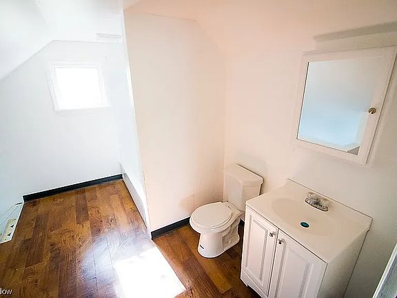 4th image of 2227 Oak Park Ave