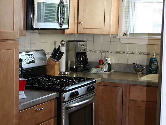 New Granite/Stainless Kitchen